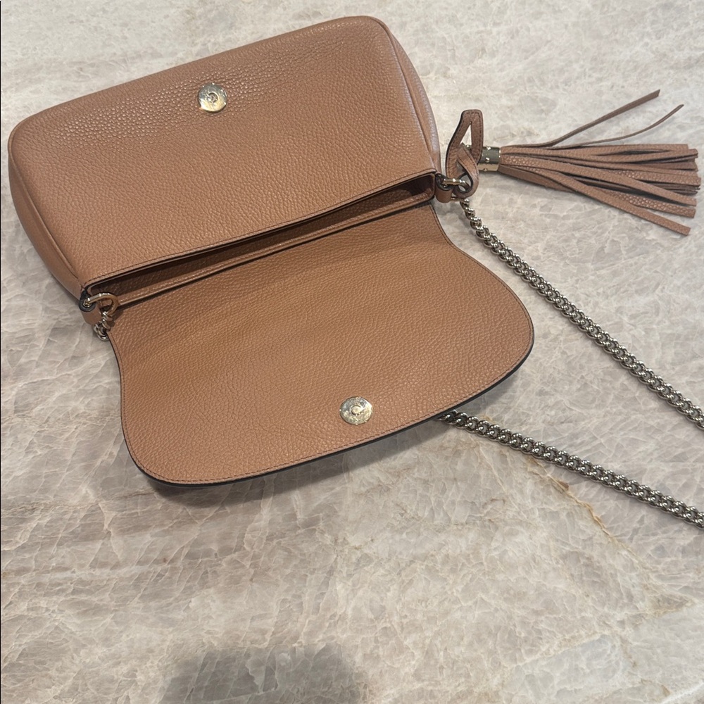 Gucci Brown Leather Crossbody SoHo Bag with Chain Strap - Picture 3 of 5